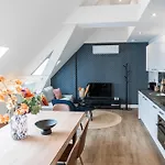 Xl 2br Near And Supermarket *